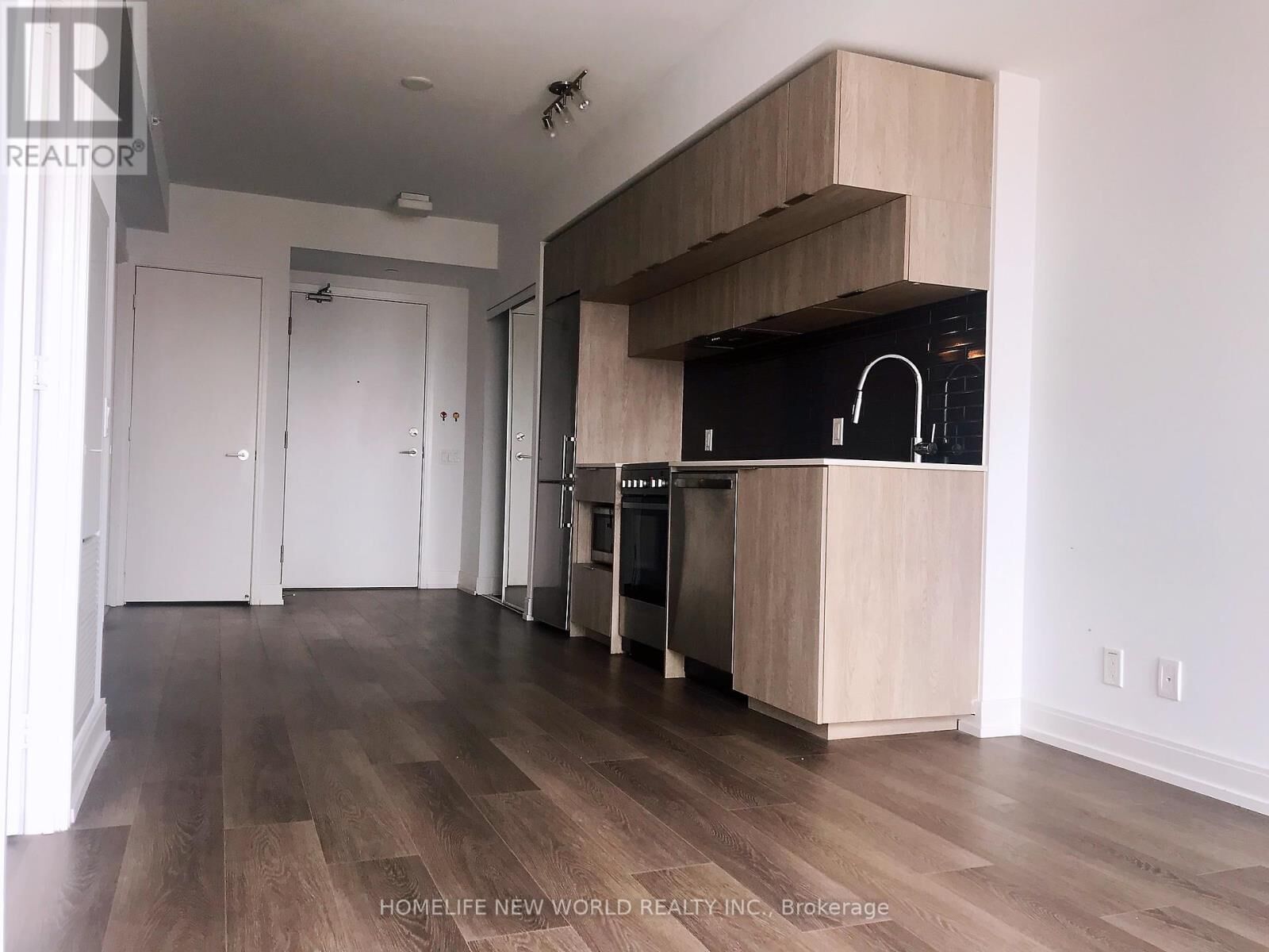 Property Photo:  181 Dundas Street East 1806  ON M5A 0N5 