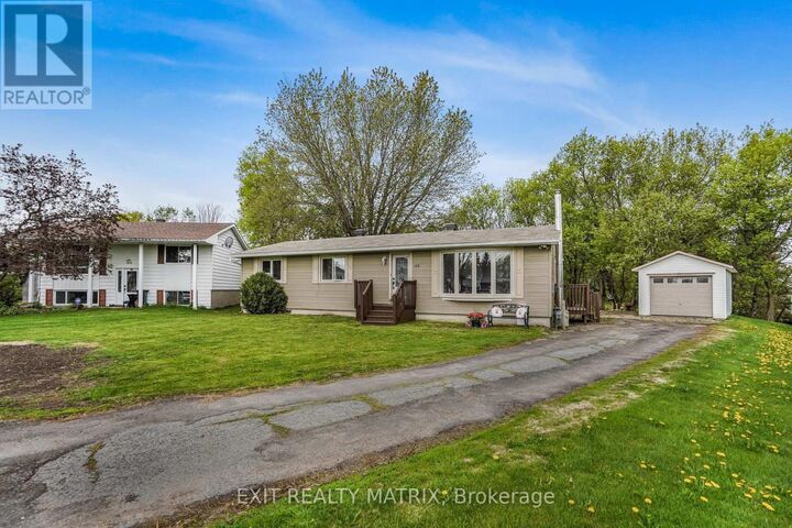 136 Martel Crescent — photo 1