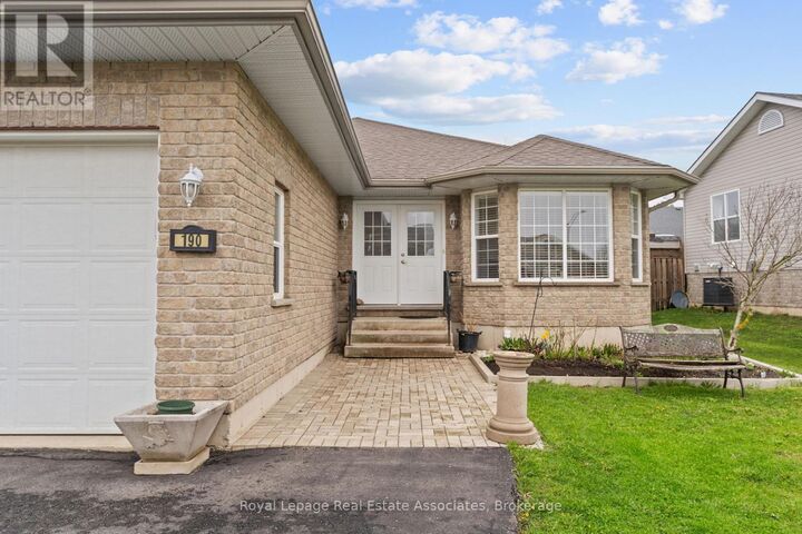 Property Photo:  190 Sheffield Street  ON N0C 1B0 