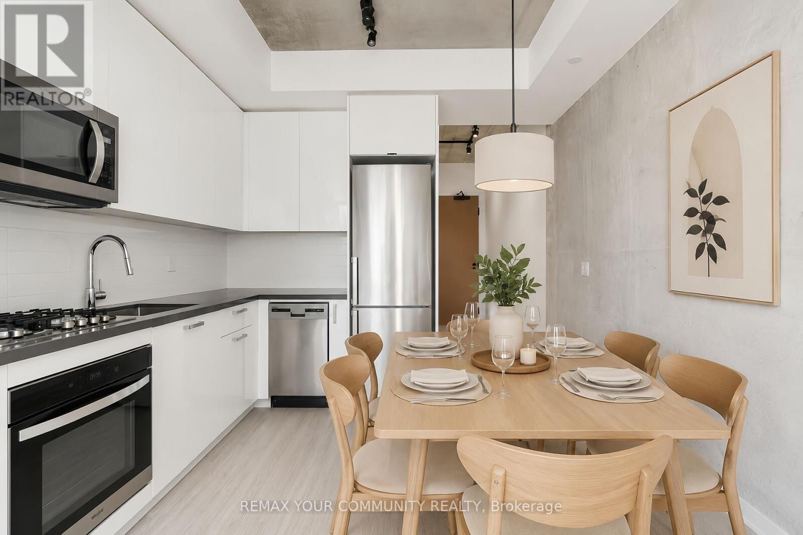 Property Photo: 195 McCaul Street 1209 ON M5T 0E5