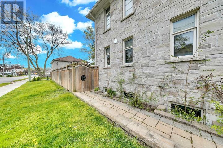 Property Photo:  179 Greenfield Avenue  ON M2N 3E1 