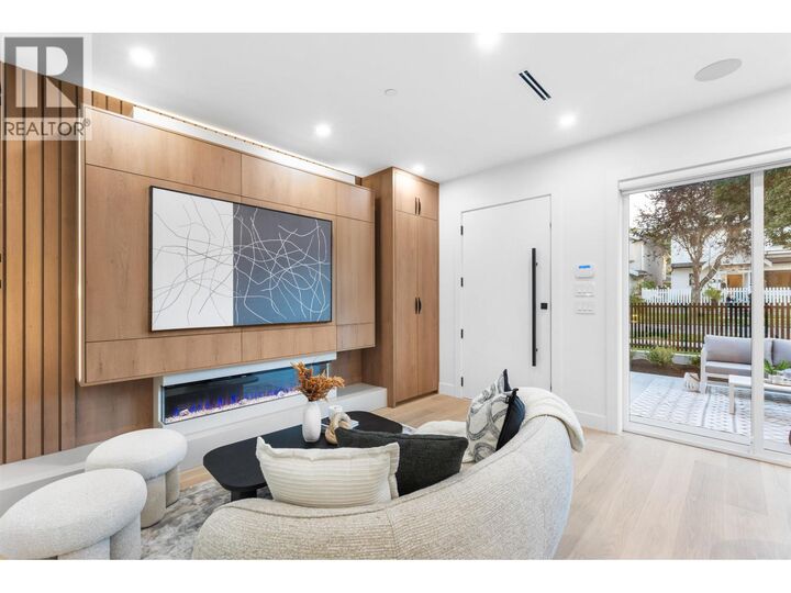 Property Photo:  2435 Napier Street 1  BC V5K 2W2 