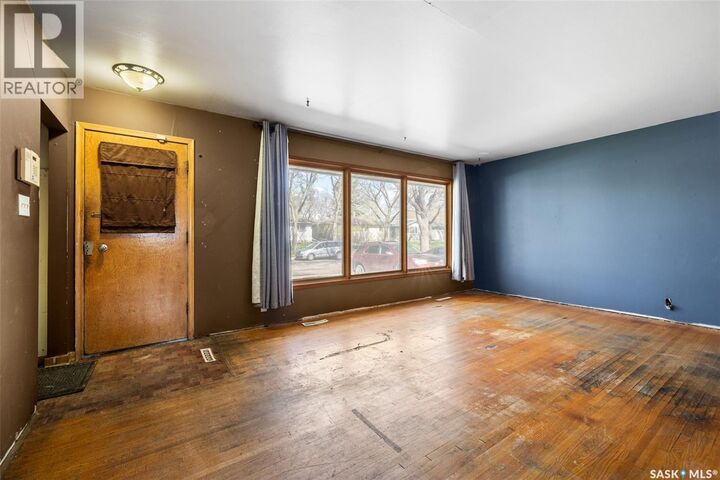 Property Photo:  137 Garnet Street  SK S4R 3R9 
