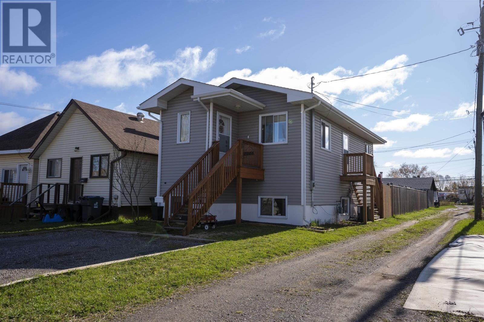 Property Photo:  1946 Home Ave  ON P7E 3C4 
