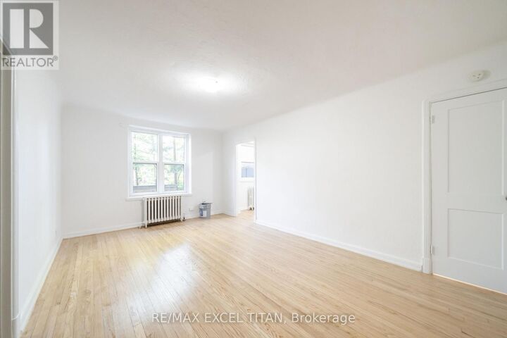 Property Photo:  8 Mallory Gardens 4  ON M4V 2A6 