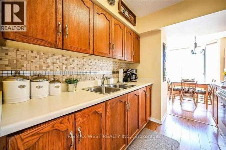 Property Photo: 200 Limeridge Road West 406 ON L9C 2V4