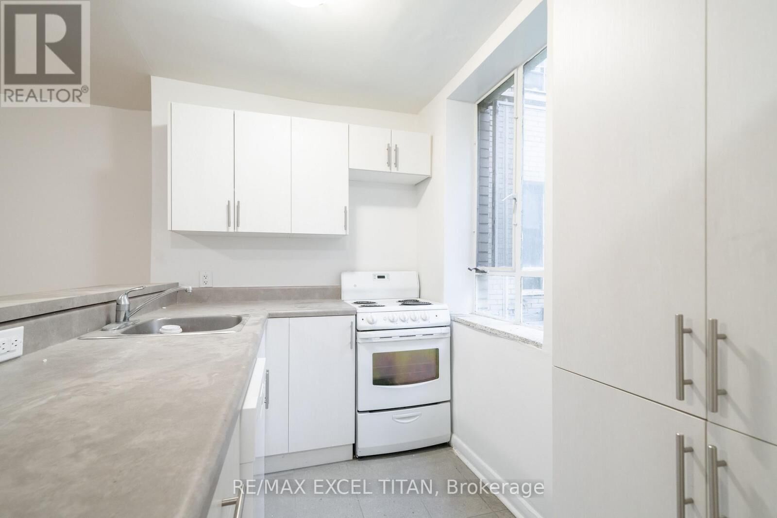 Property Photo: 77 Erskine Avenue M9 ON M4P 1Y5