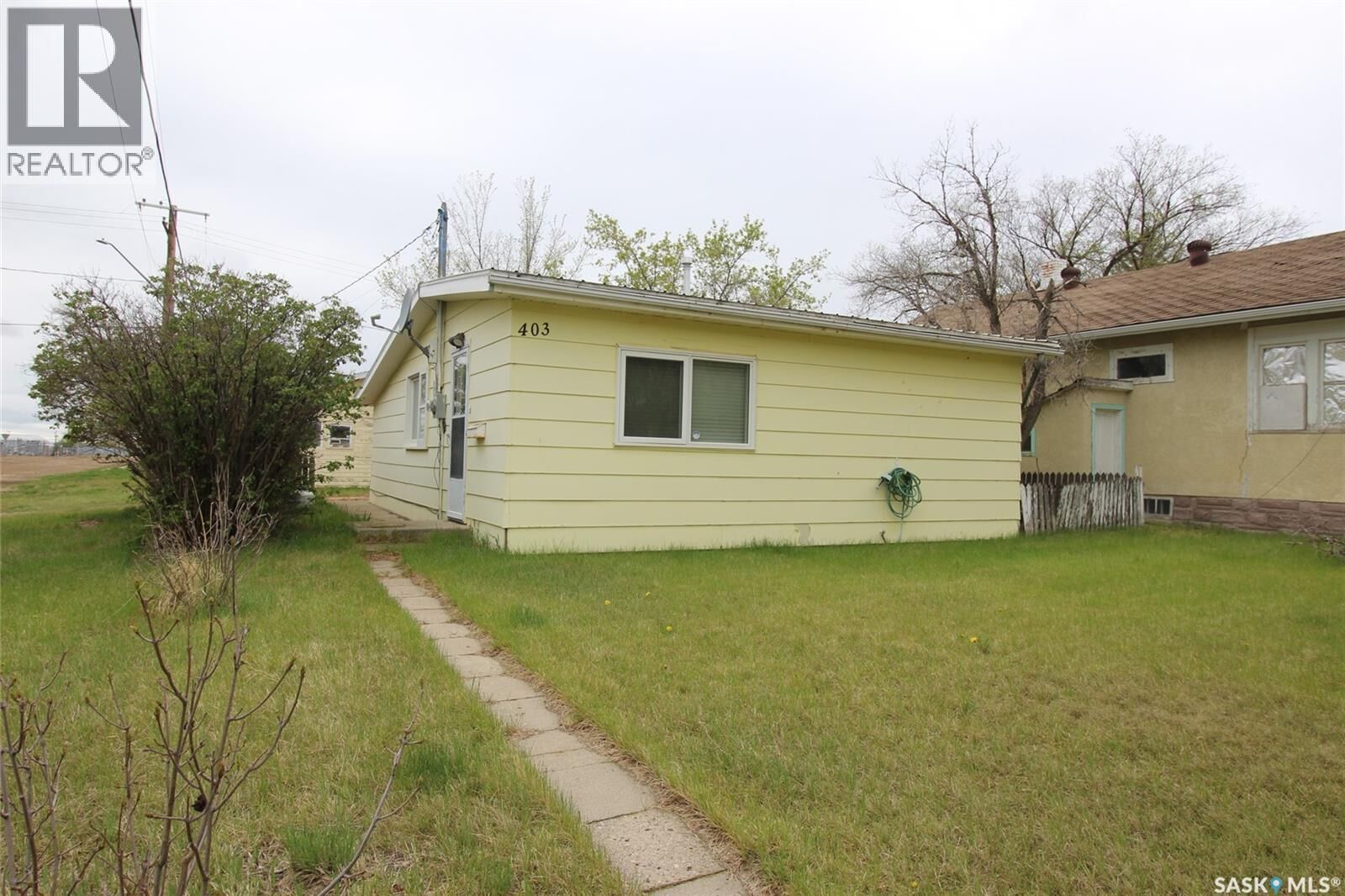 Property Photo:  403 4th Street W  SK S0N 2M0 