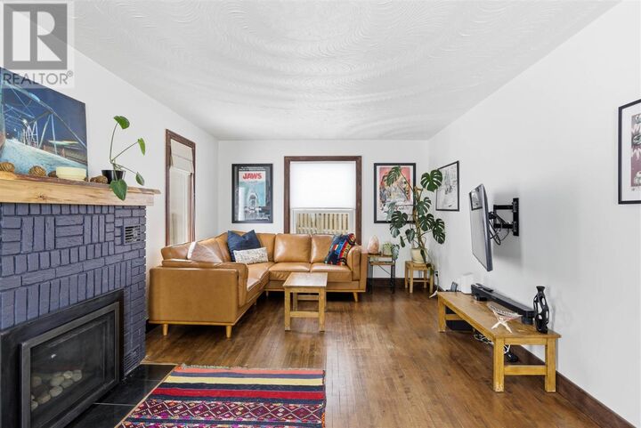 Property Photo: 32 Salisbury Ave ON P6B 1L7