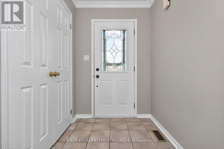 Property Photo:  64 Gosney Crescent  ON L4N 6T7 