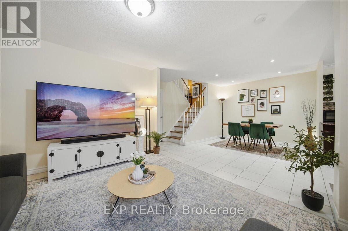 Property Photo:  1055 Dundas Street East 167  ON L4Y 3X6 