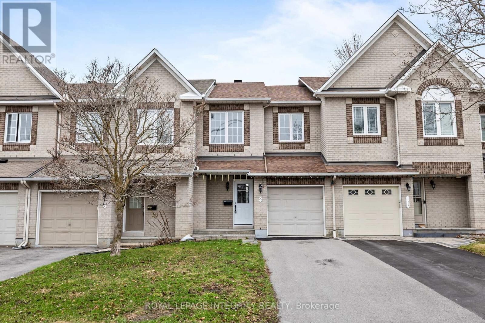 Property Photo: 9 Flowertree Crescent ON K2M 2R6
