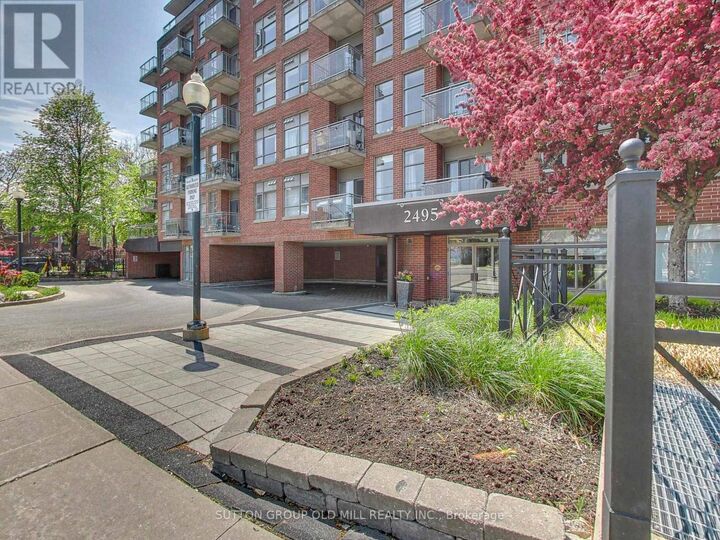 Property Photo: 2495 Dundas Street West 712 ON M6P 1X4