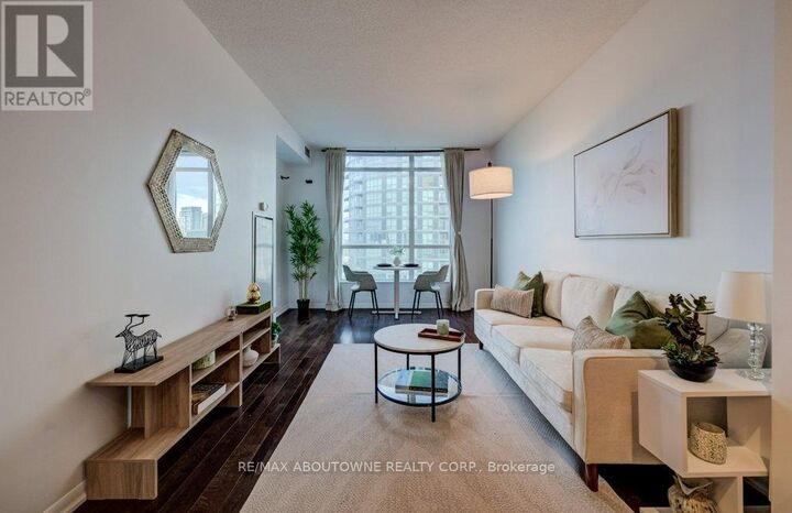 Property Photo:  215 Fort York Boulevard 3008  ON M5V 4A2 