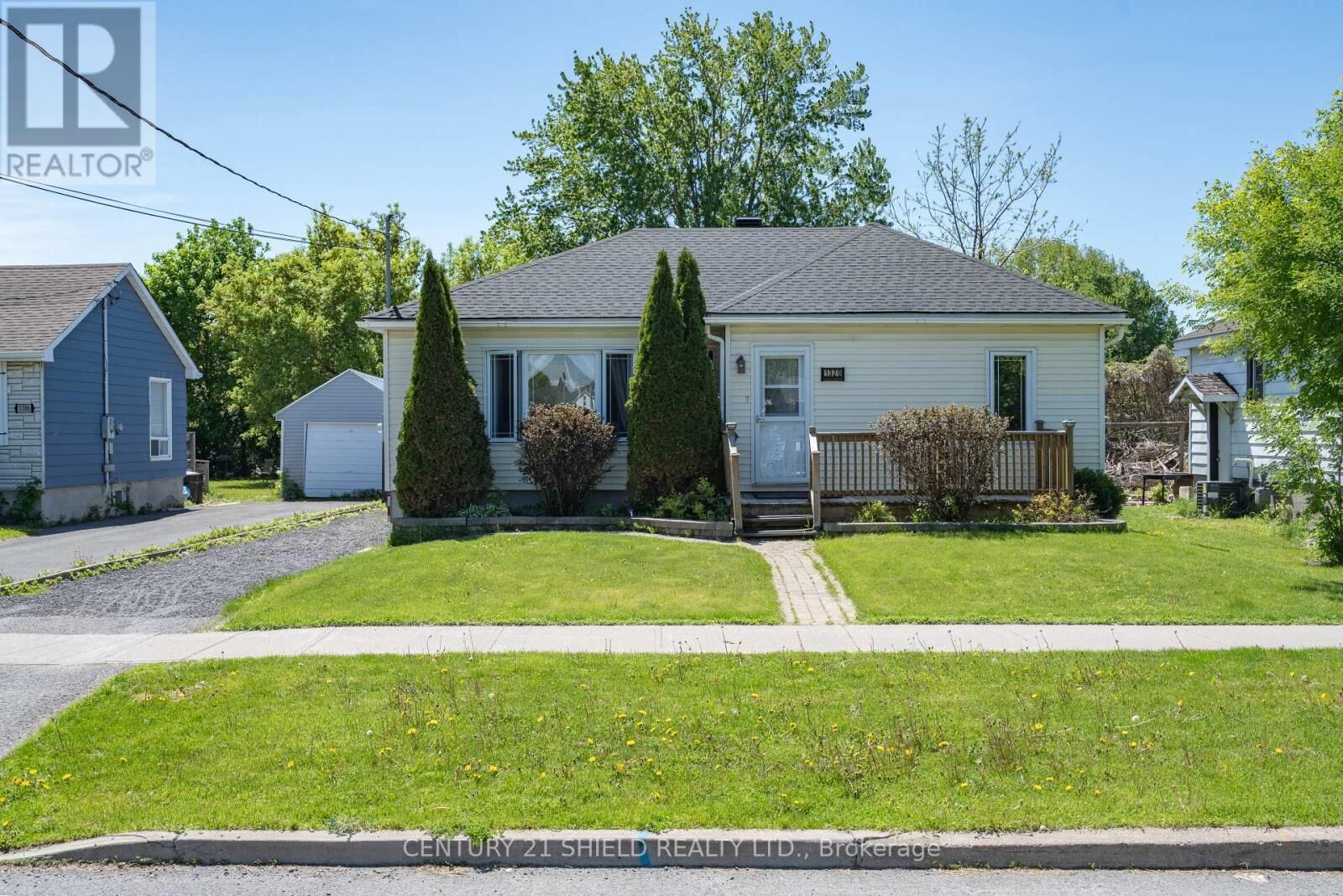 Property Photo:  1320 Aubin Avenue  ON K6J 4R8 