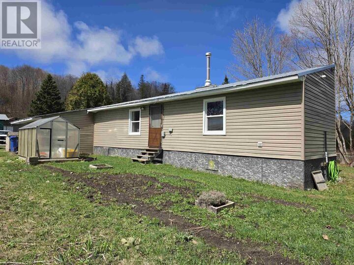 Property Photo:  38 Heidi Ct  ON P6A 5K7 