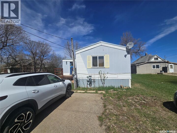 Property Photo:  212 Railway Avenue N  SK S0C 1N0 