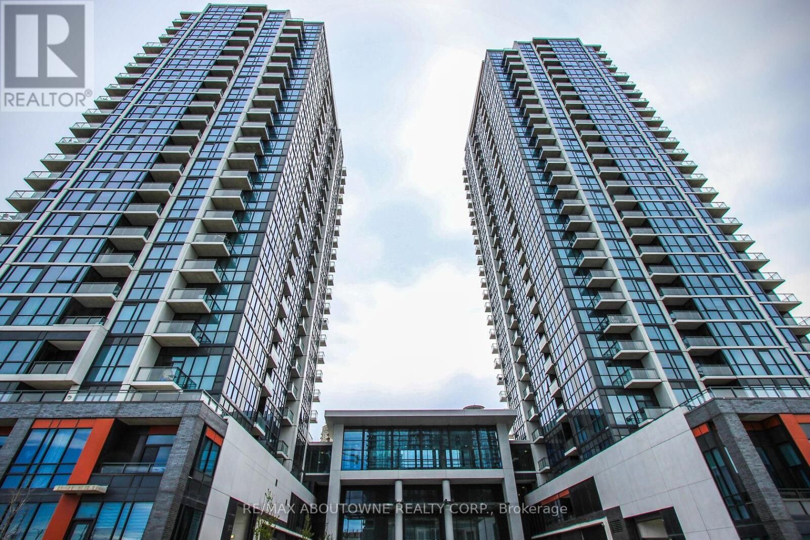 Property Photo:  75 Eglinton Avenue West 1503  ON L5R 0E5 