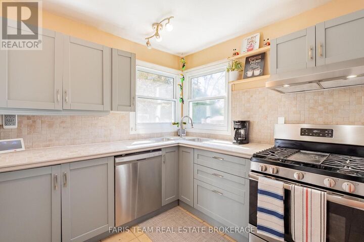 Property Photo: 2083 Lilac Drive ON L9S 1Y9