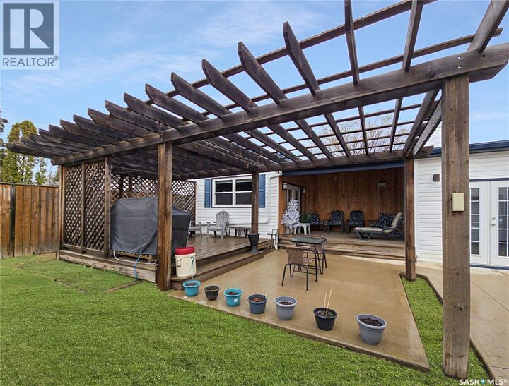 Property Photo: 1301 W Avenue N SK S7L 3J2