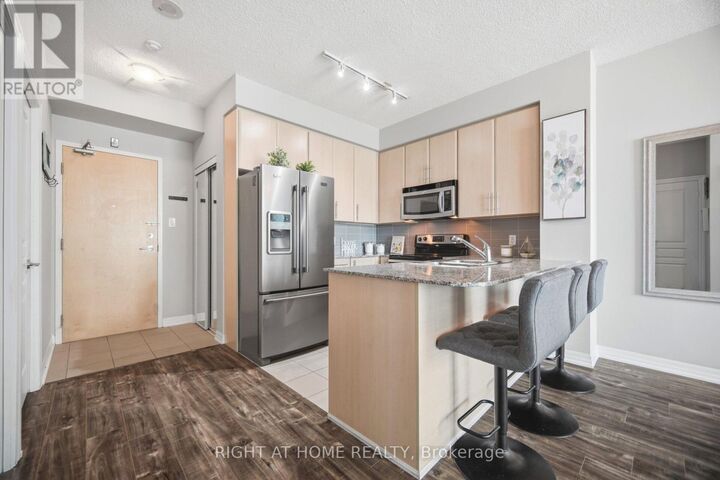 Property Photo:  3515 Kariya Drive 803  ON L5B 0C1 