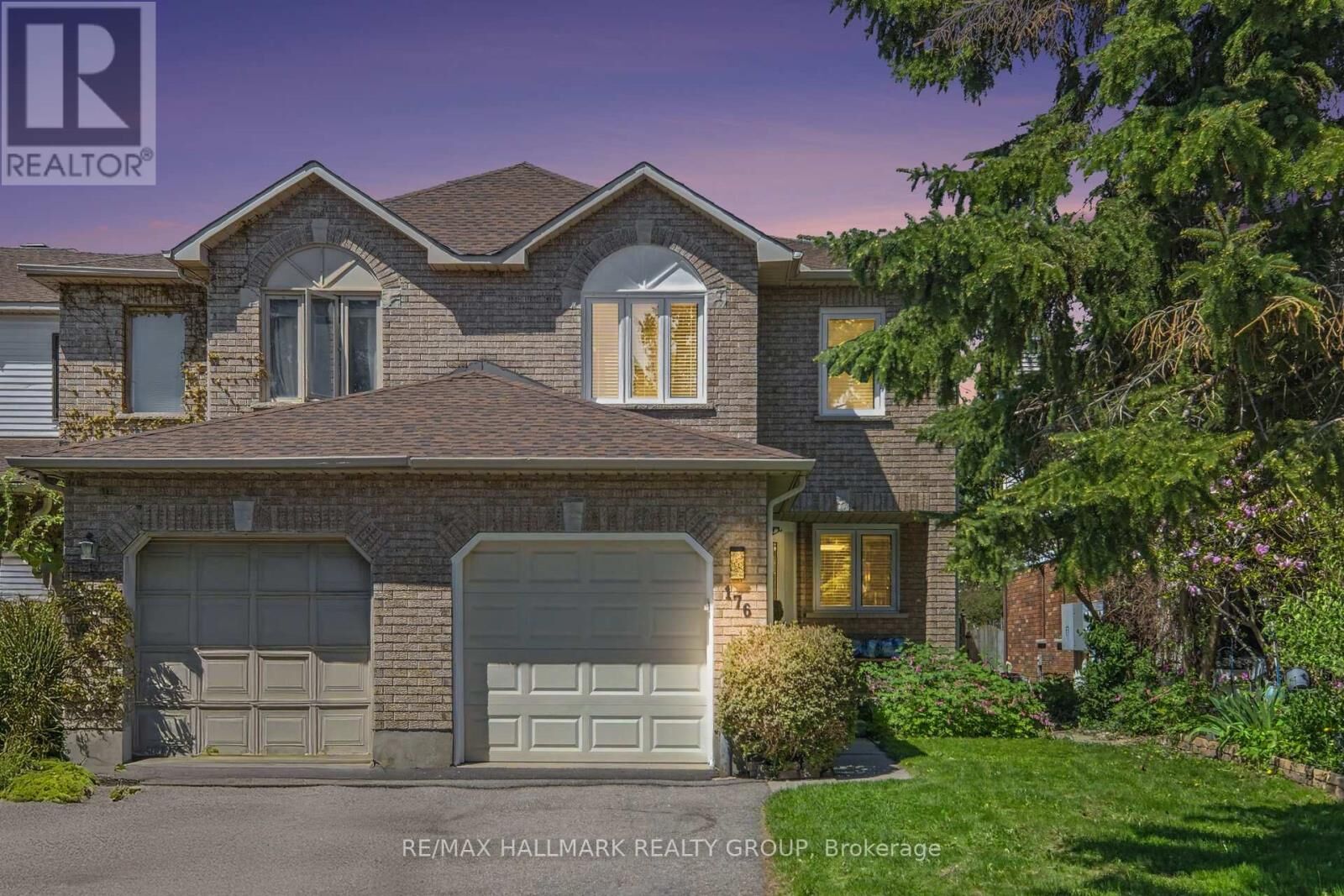 Property Photo:  176 Hunterswood Crescent  ON K1G 5V8 