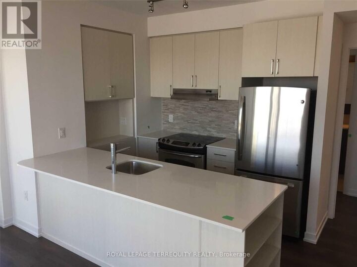 Property Photo:  2560 Eglinton Avenue West 1311  ON L5M 0Y3 