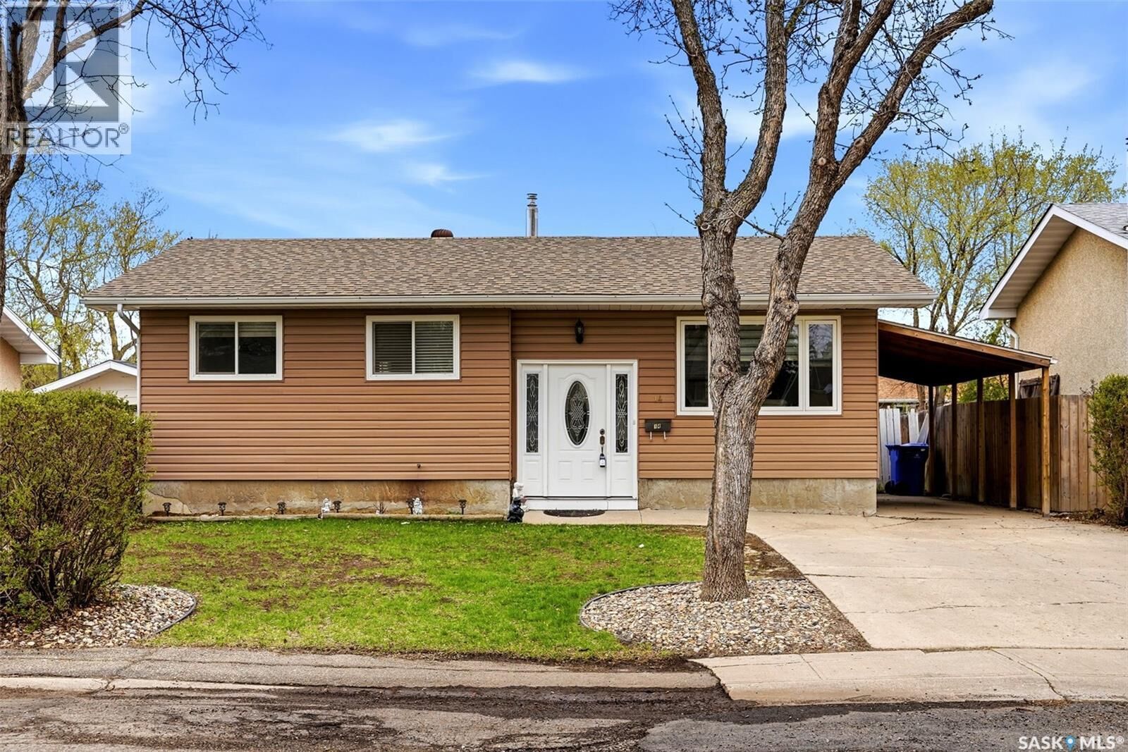 Property Photo:  14 Diamond Street  SK S4N 5K2 