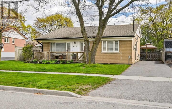 Property Photo: 919 Bayview Avenue ON L1N 1E2