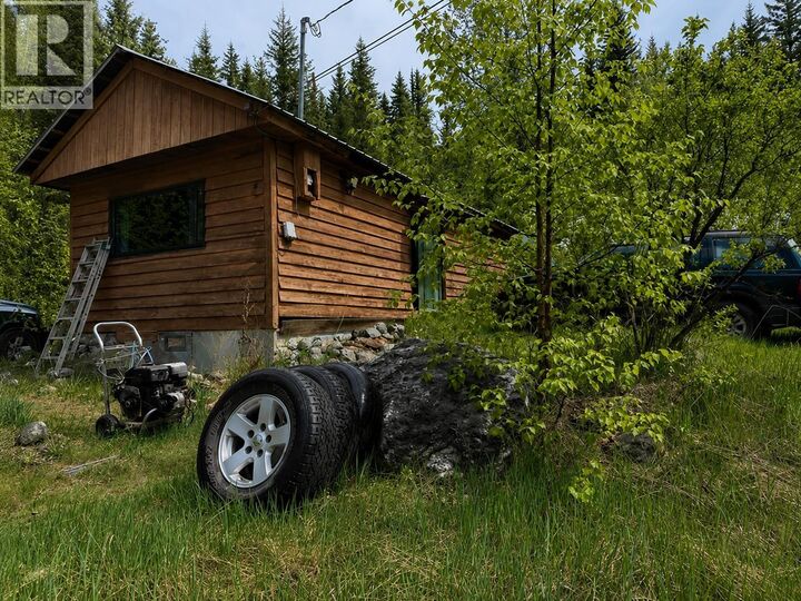 Property Photo: 6348 Rosette Lake Road BC V0L 1N0