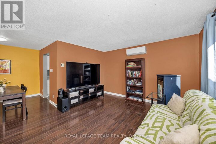 Property Photo: 23A Woodvale Green ON K2G 4H3