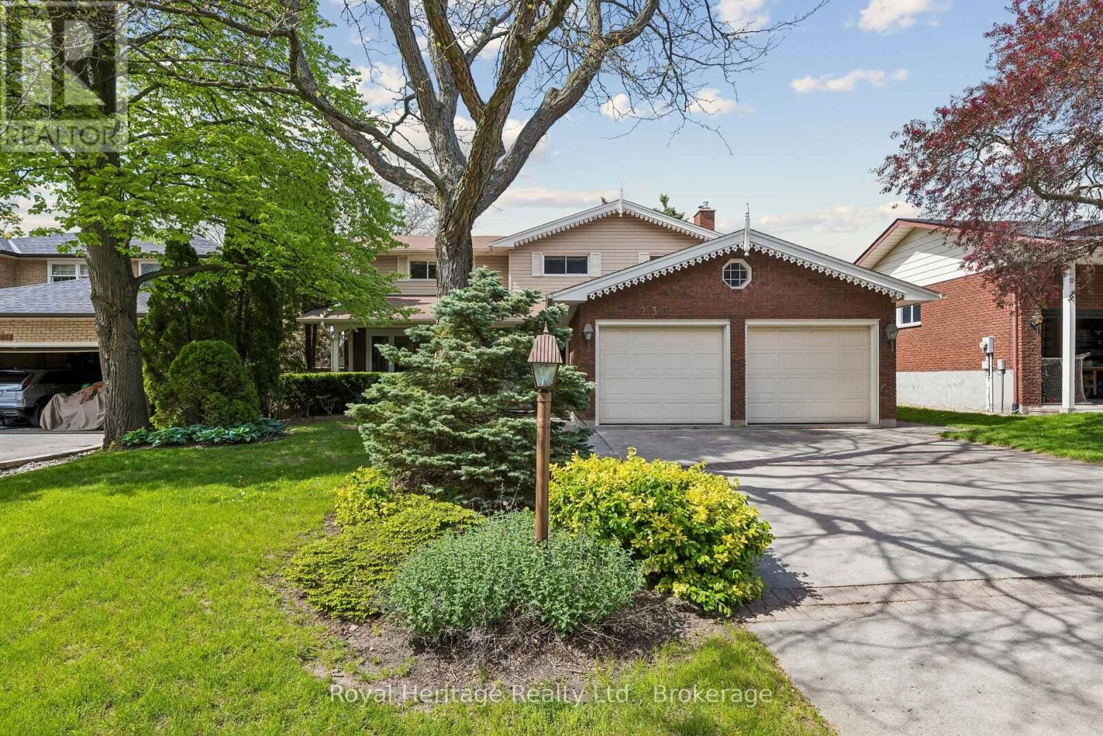 Property Photo:  232 Beatrice Street West  ON L1G 7M9 