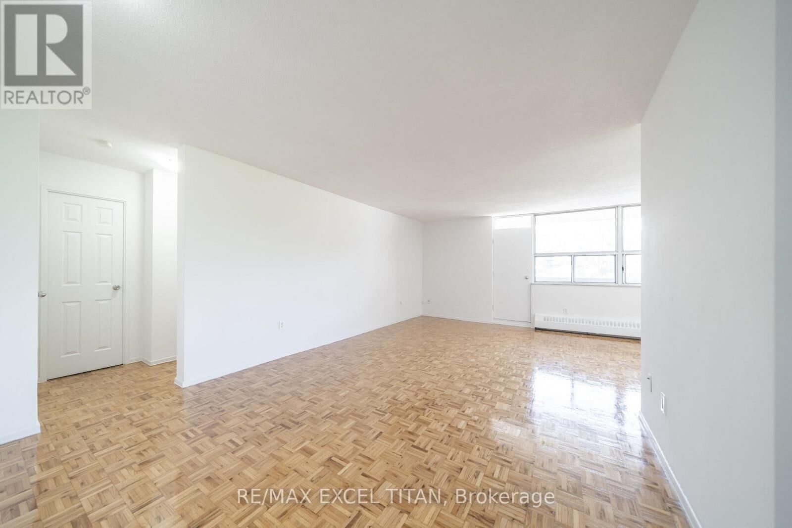 Property Photo:  5 Glamorgan Avenue 412  ON M1P 4P1 