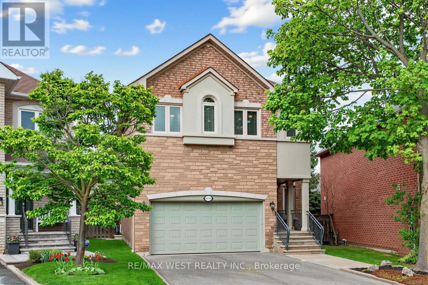 Property Photo: 5519 Windy Hill Court ON L4Z 3W4
