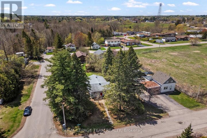 Property Photo:  612 Karen Street  ON K8A 4Y9 