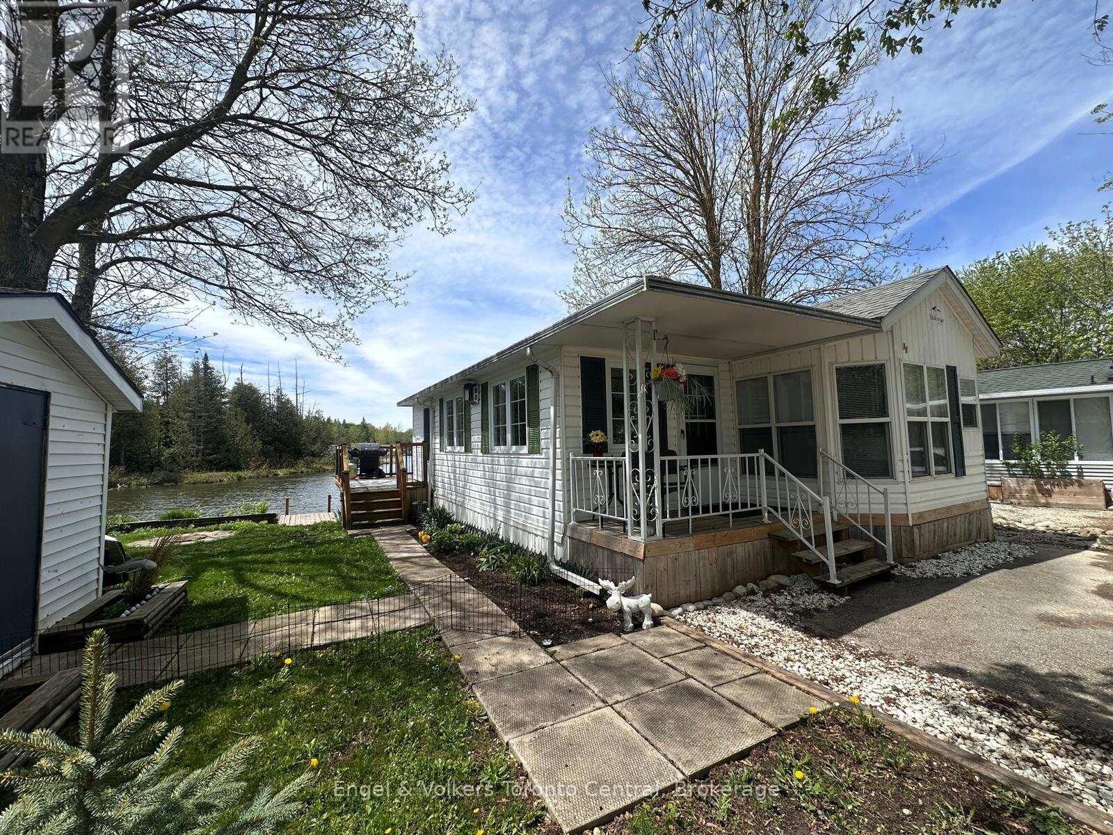 Property Photo: 7489 Sideroad 5 E L 71 ON N0G 2L0