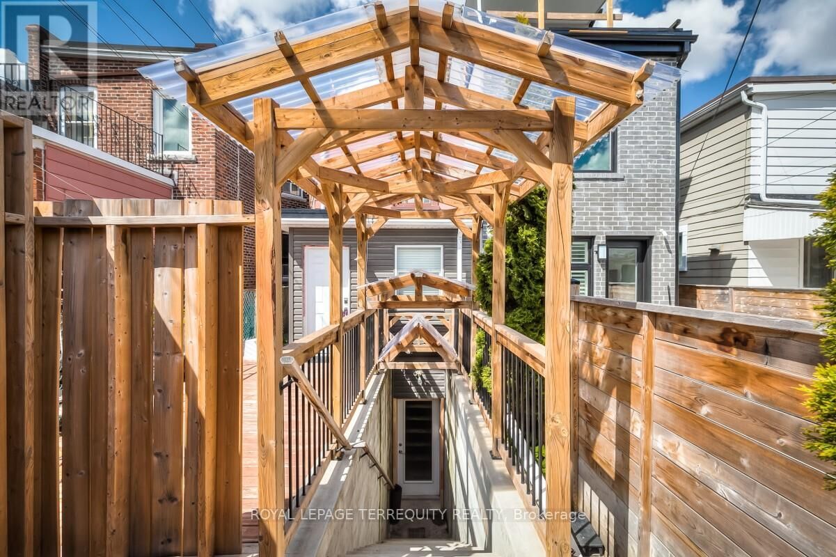 Property Photo: 665 Crawford Street Bsmt ON M6G 3K1