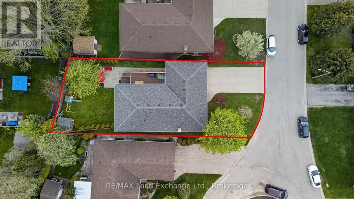Property Photo:  536 Evergreen Court  ON N2Z 1V3 