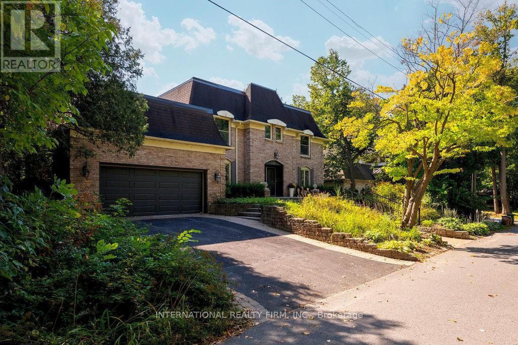 Property Photo:  122 Willingdon Road  ON K1M 2G1 