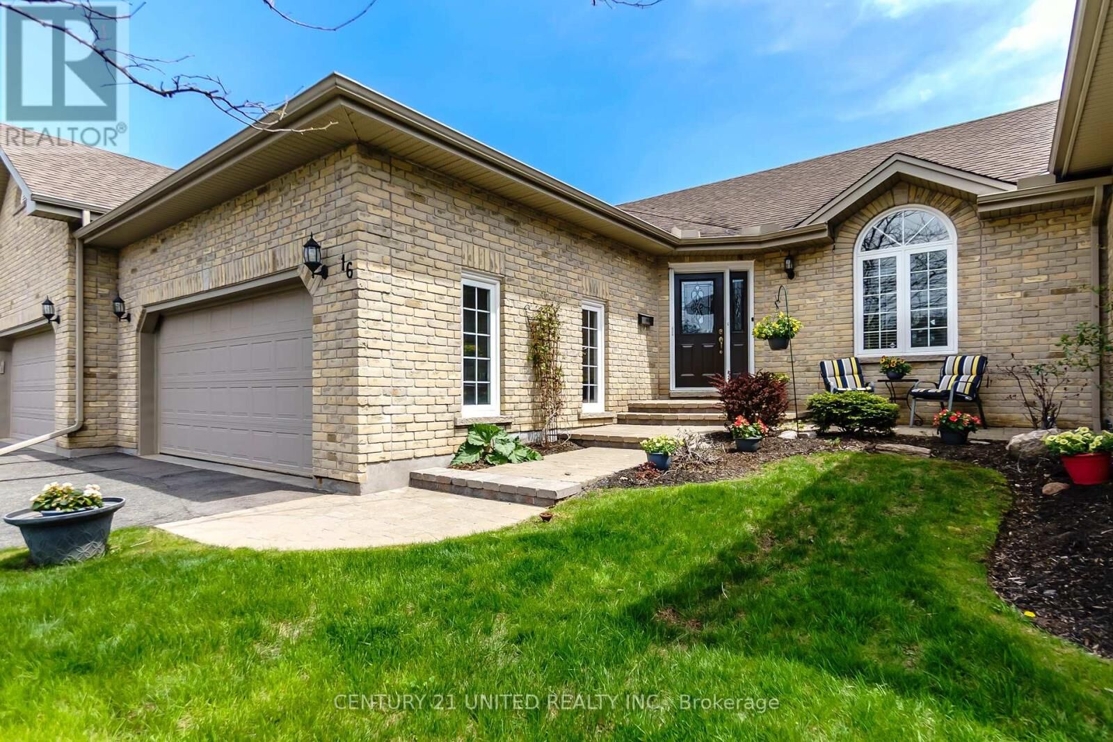 Photo de la propriété: 227 Carnegie Avenue 16 ON K9L 0B3