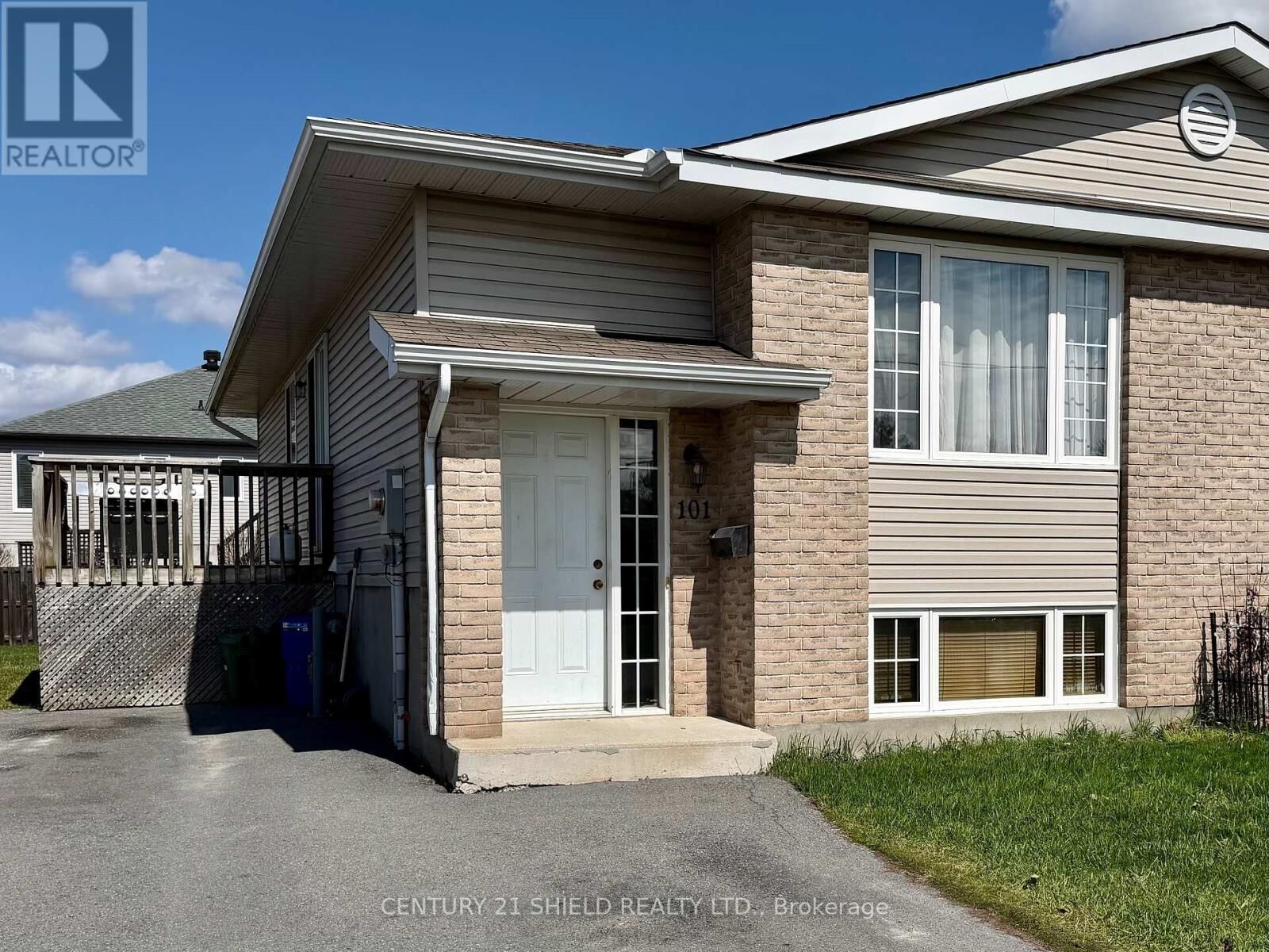 Photo de la propriété: 101 McKenzie Street West ON K6K 1W2