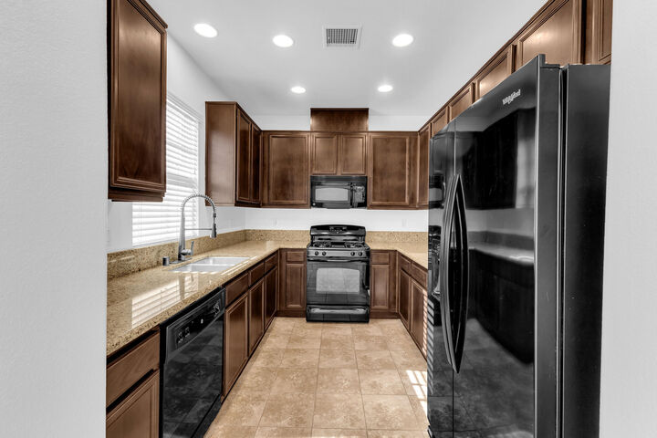 Property Photo:  162 Paseo Bravo  CA 92211 