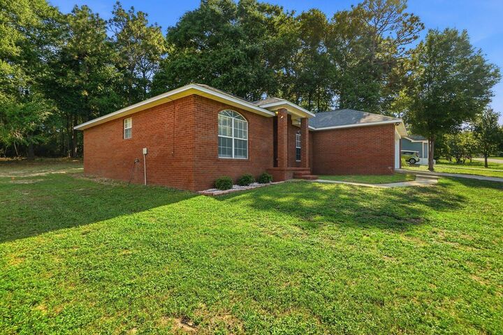 Property Photo: 120 Jacob Drive FL 32536