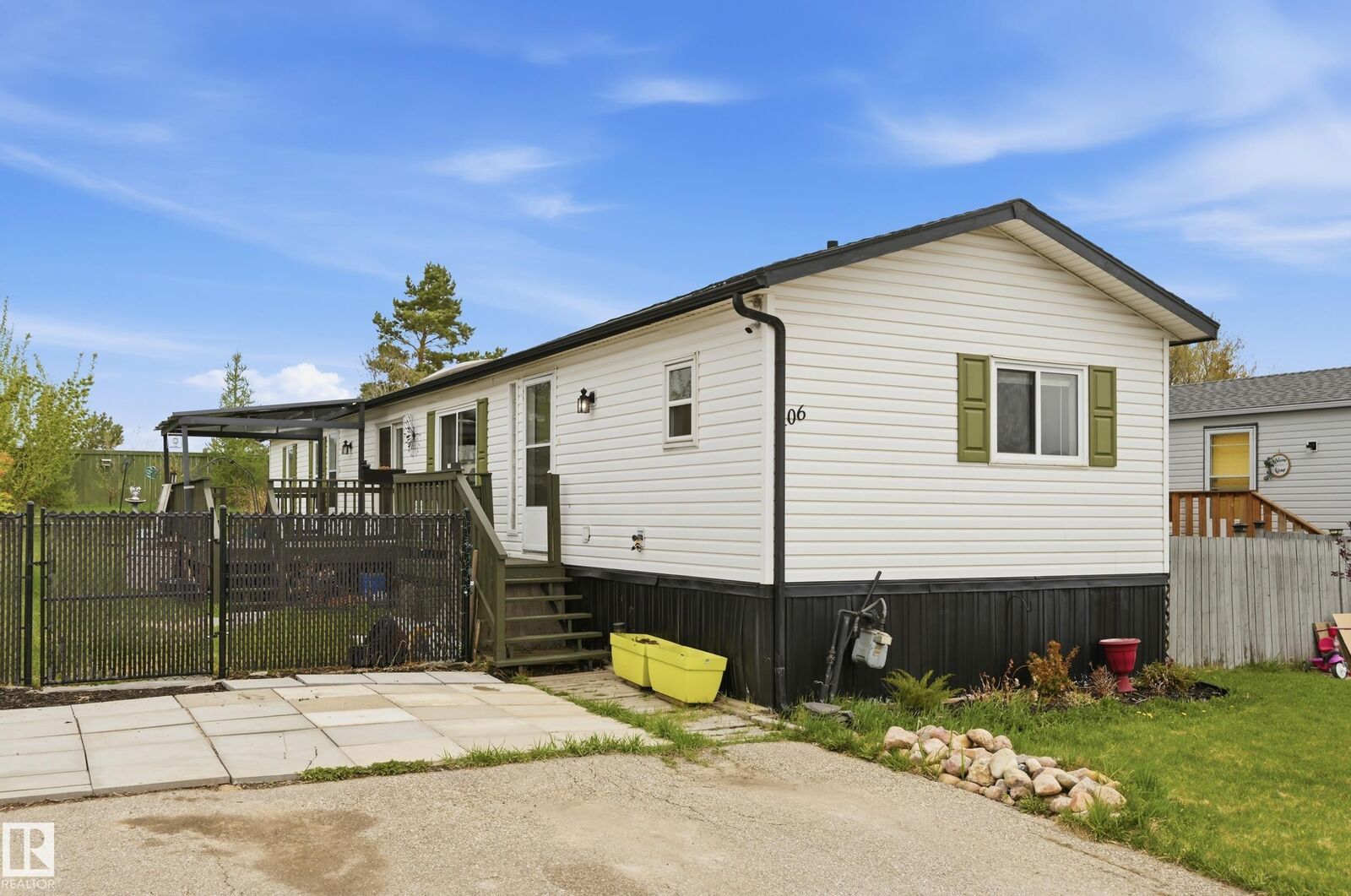 Property Photo:  106 Springfield Crescent  AB T7X 3H9 