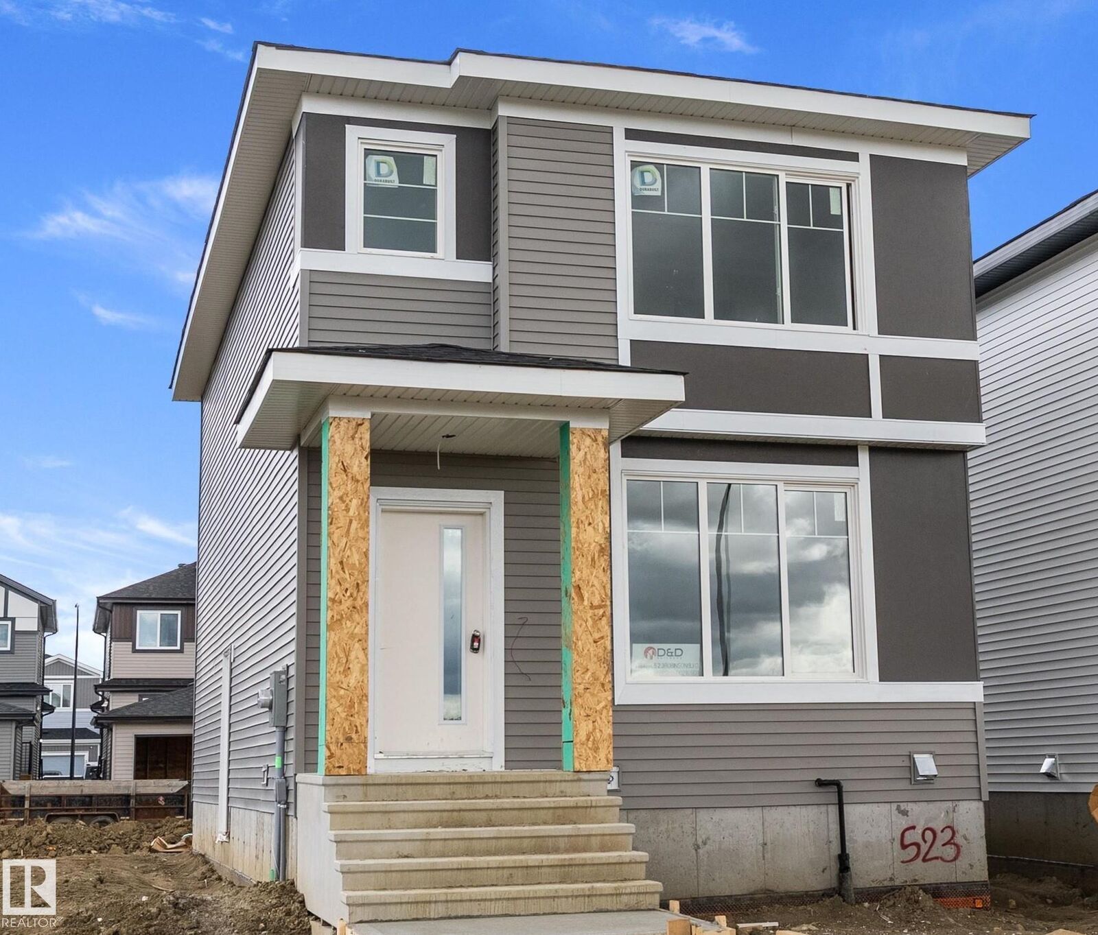 Property Photo:  523 Robinson Boulevard  AB T9E 1P8 