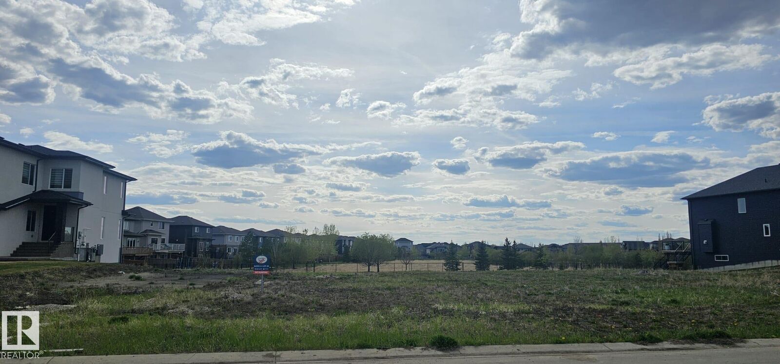 Property Photo:  73 Greenfield Bend  AB T8L 0K3 