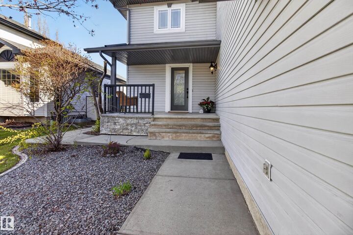 Property Photo:  677 Meadowview Crescent  AB T8H 1X9 