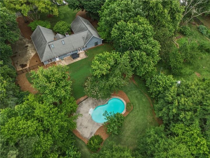 Property Photo:  555 Saddle Creek Circle  GA 30076 