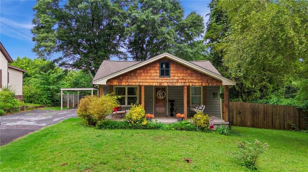 Property Photo:  190 N Highland Avenue  GA 30132 