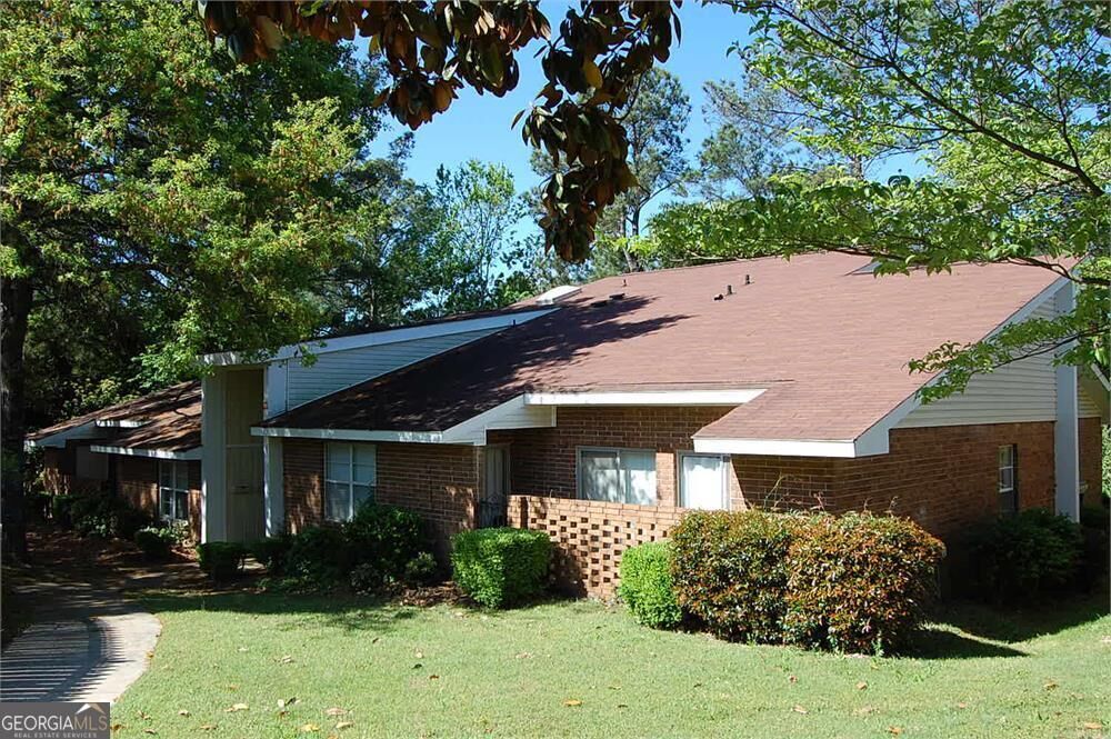 Property Photo:  106 Westcliff Circle Apt C  GA 31093 